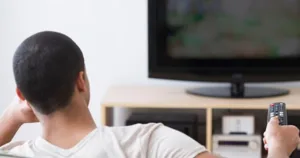 Cara Menyalakan TV Samsung