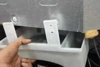 Tempat Pembuangan Air Kulkas Polytron Belleza