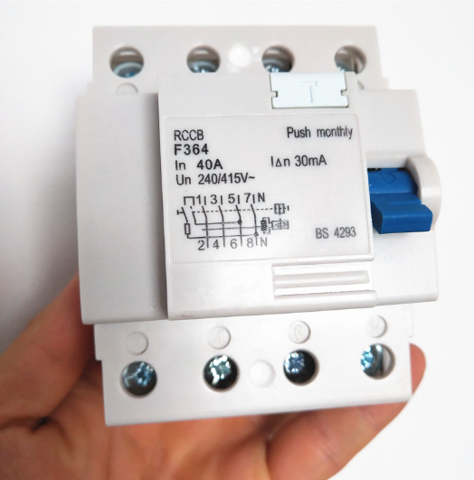 Pengertian RCCB (Residual Current Circuit Breaker)