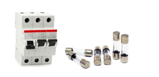 Perbedaan Circuit Breaker dan Fuse