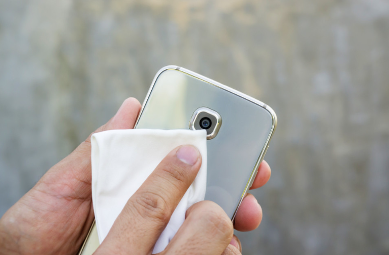 Tips untuk Membersihkan Kamera Depan Handphone