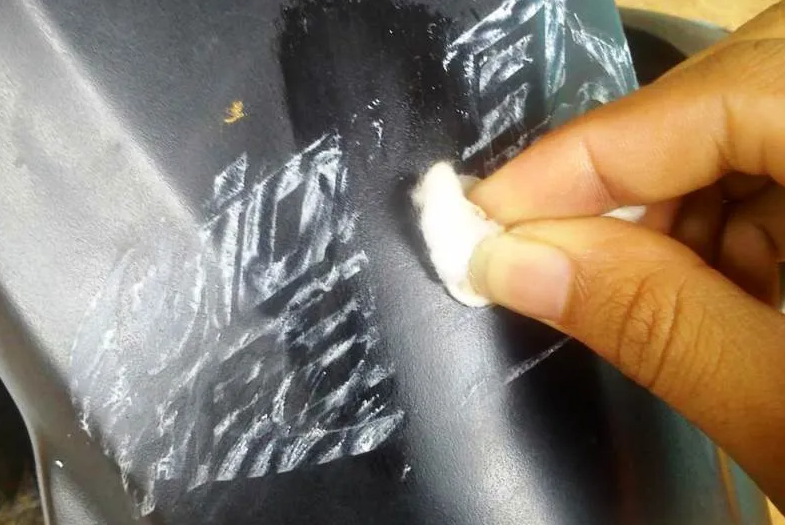 Cara Membersihkan Bekas Stiker